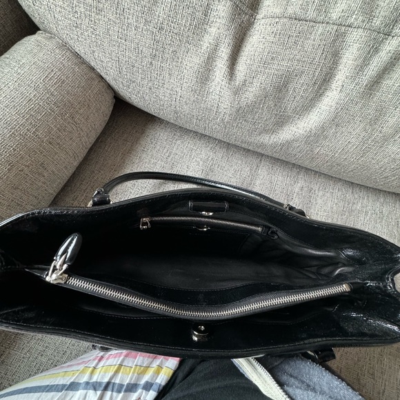 Elie Tahari black patent leather handbag with tortoise shell pocket opening. - Picture 9 of 11